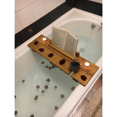 Bàn đọc sách trong bồn tắm nằm